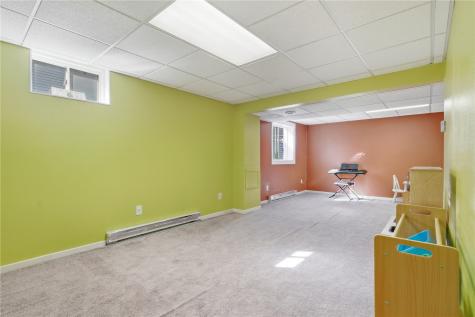 908 Rolling Creek Drive NE Cedar Rapids IA 52402
