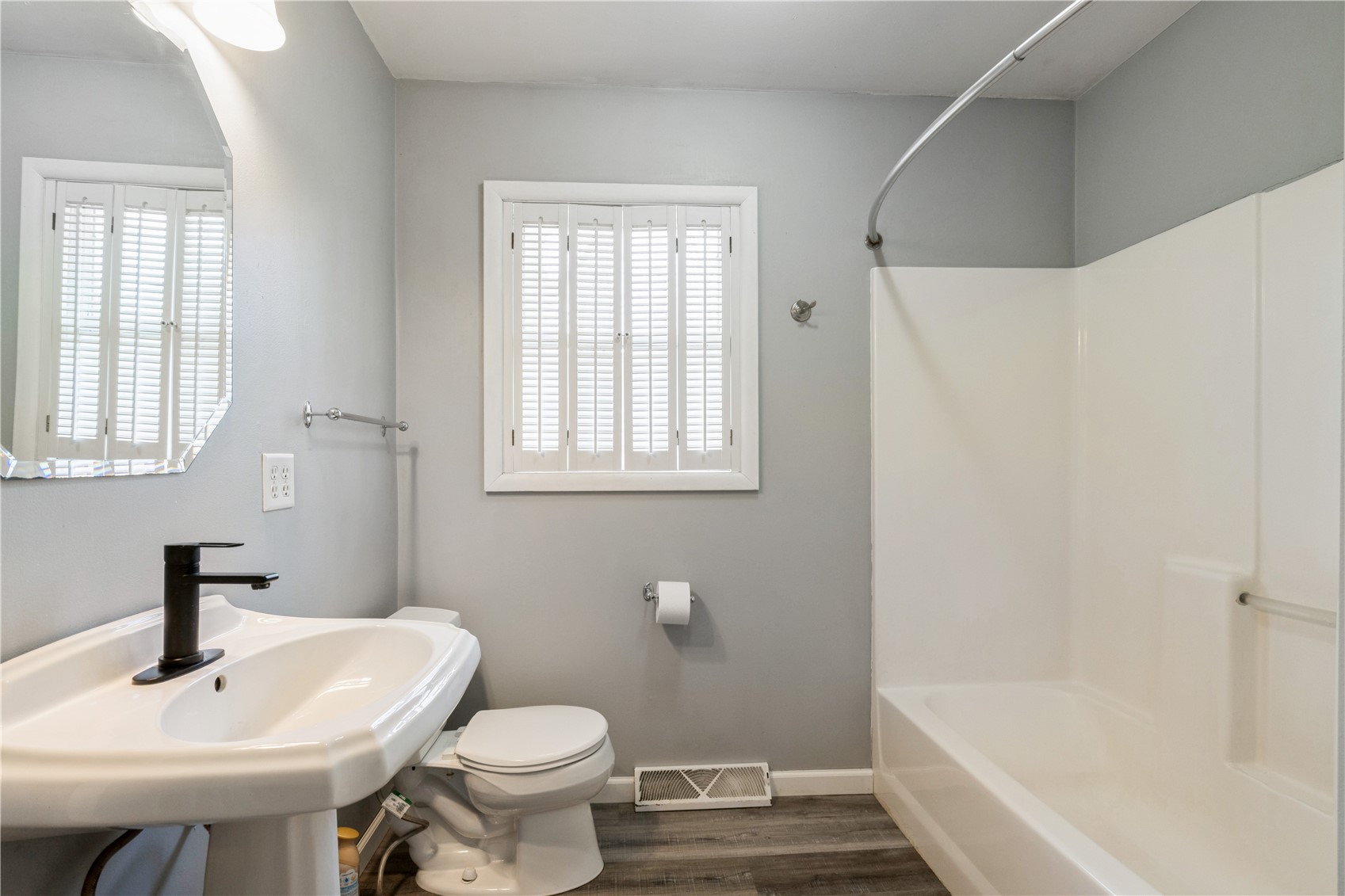 3221 Sue Lane NW Cedar Rapids IA 52405