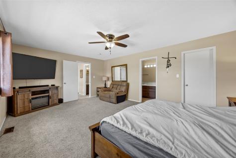 729 74th Street NE Cedar Rapids IA 52402