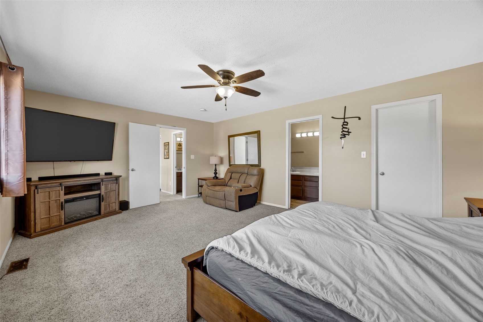 729 74th Street NE Cedar Rapids IA 52402