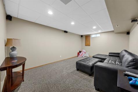 729 74th Street NE Cedar Rapids IA 52402