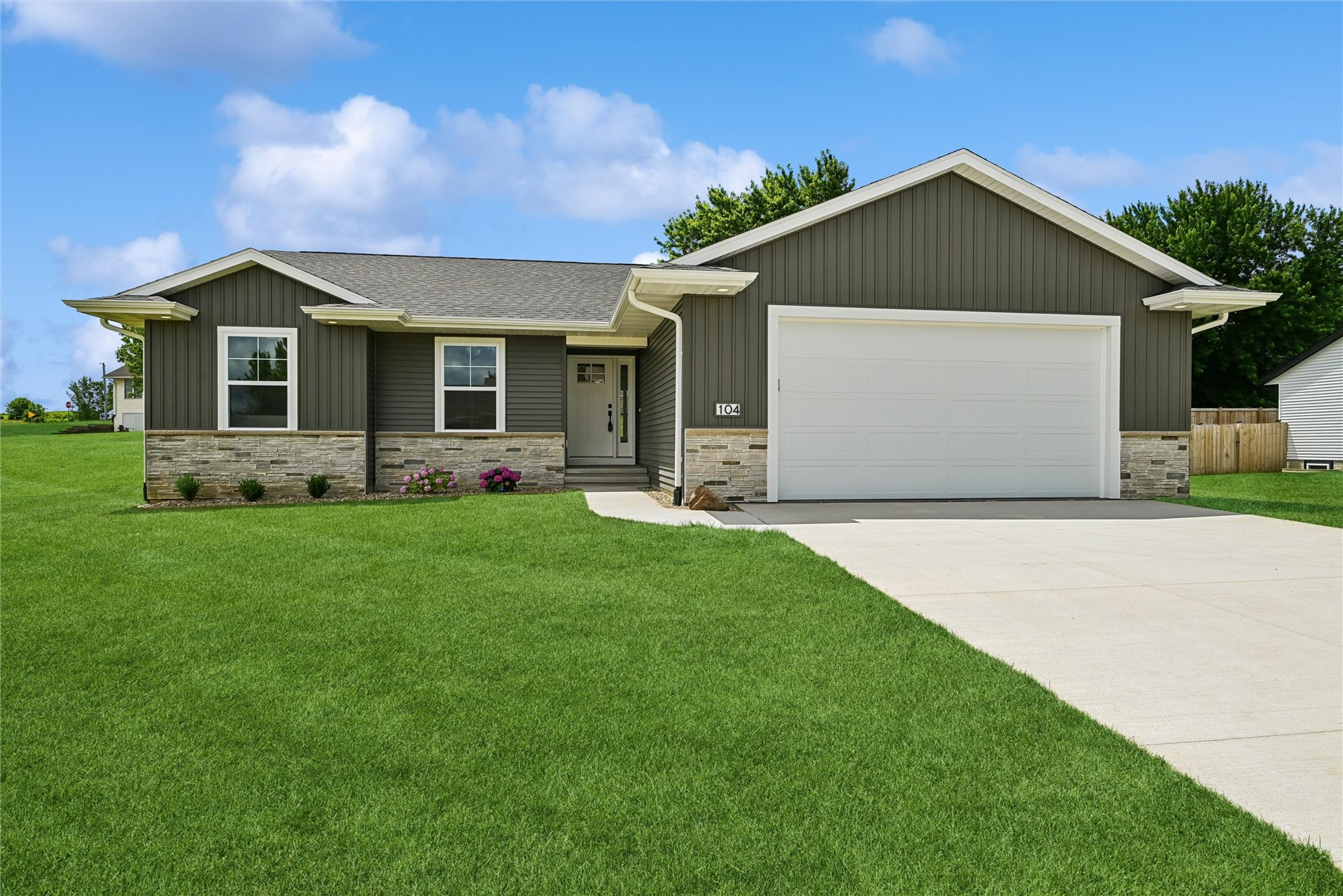 104 5th Avenue Court Coggon IA 52218