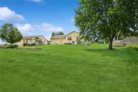 104 5th Avenue Court Coggon IA 52218