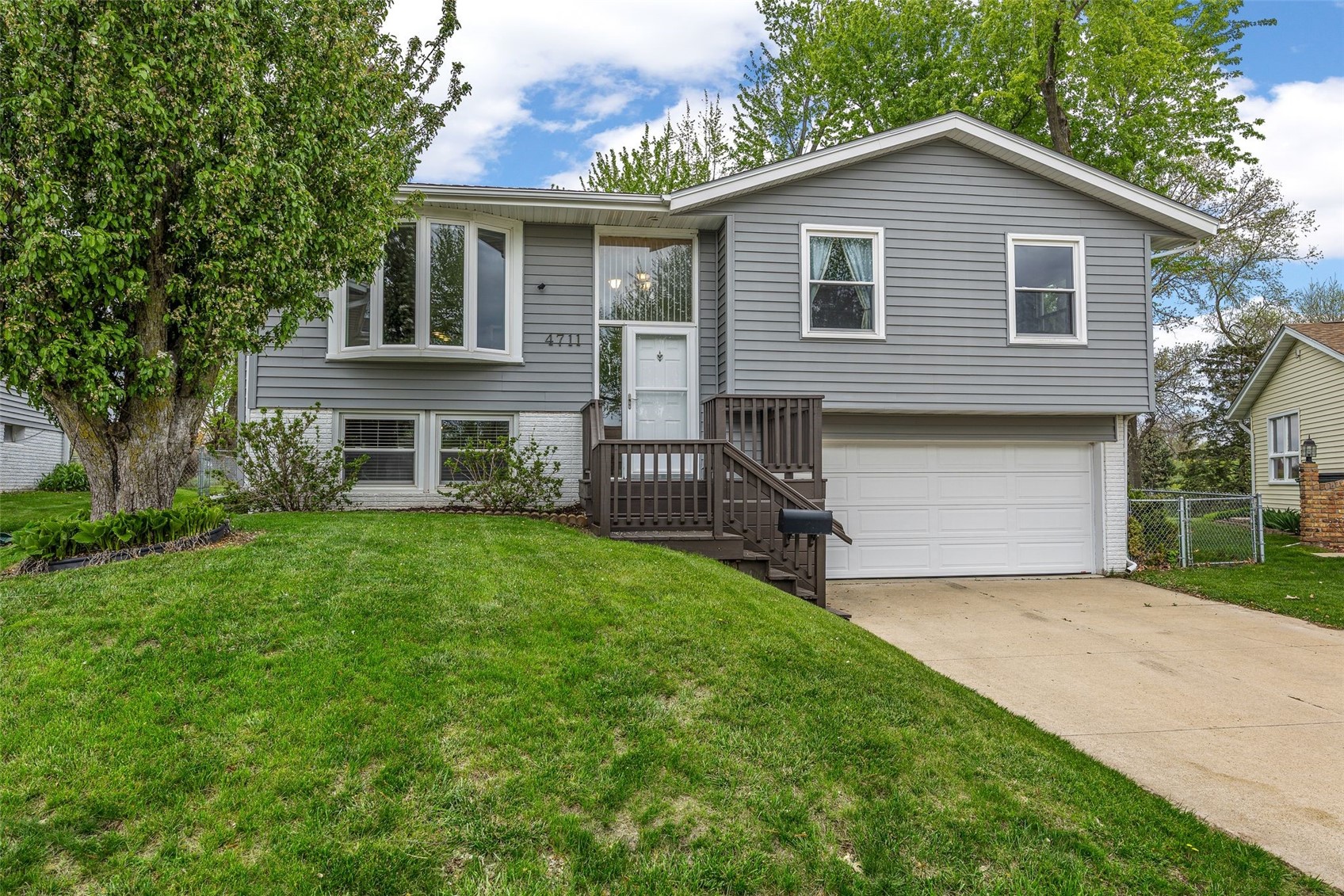 4711 Twin Pine Drive NE Cedar Rapids IA 52402