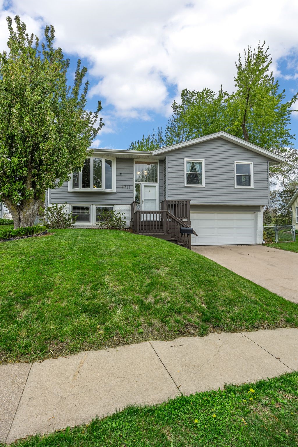 4711 Twin Pine Drive NE Cedar Rapids IA 52402