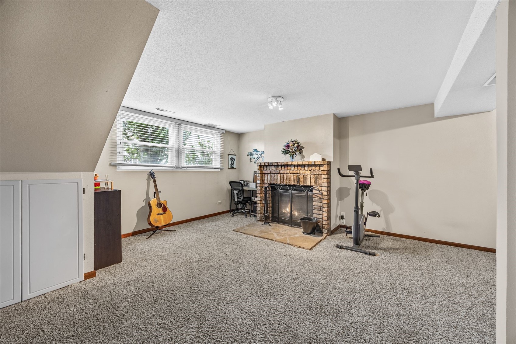 4711 Twin Pine Drive NE Cedar Rapids IA 52402