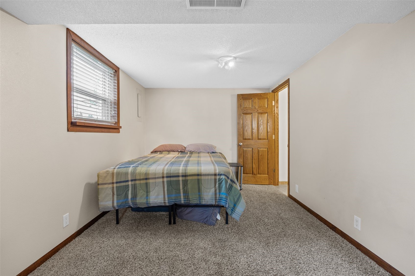4711 Twin Pine Drive NE Cedar Rapids IA 52402