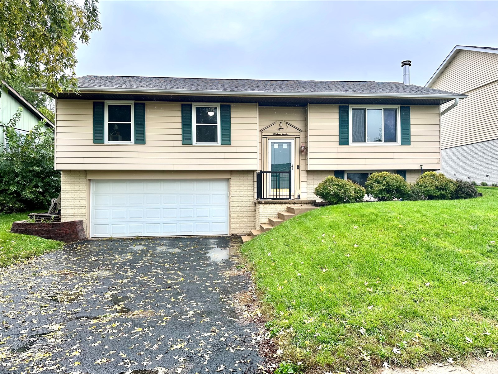 1612 Parkwood Lane NE Cedar Rapids IA 52402