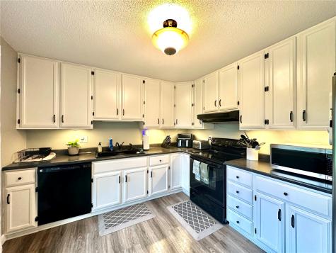 1612 Parkwood Lane NE Cedar Rapids IA 52402