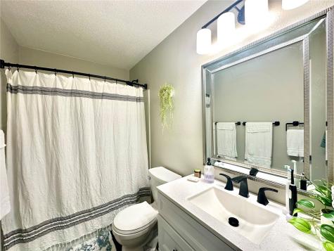 1612 Parkwood Lane NE Cedar Rapids IA 52402