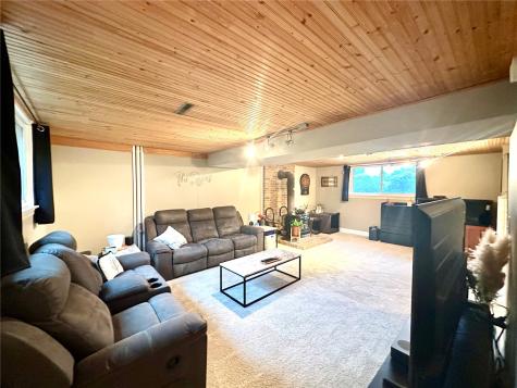 1612 Parkwood Lane NE Cedar Rapids IA 52402