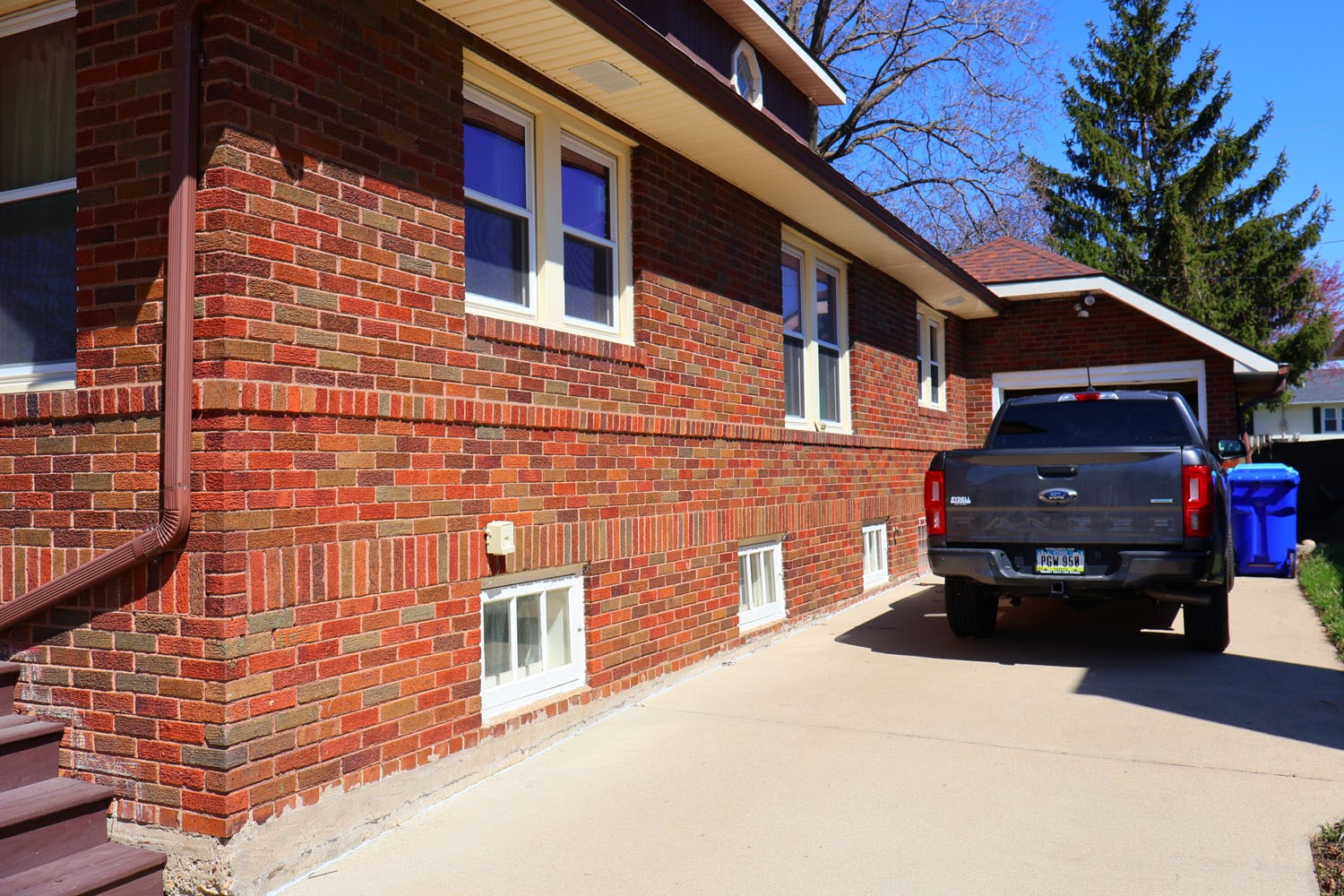 127 7th Avenue SE Oelwein IA 50662