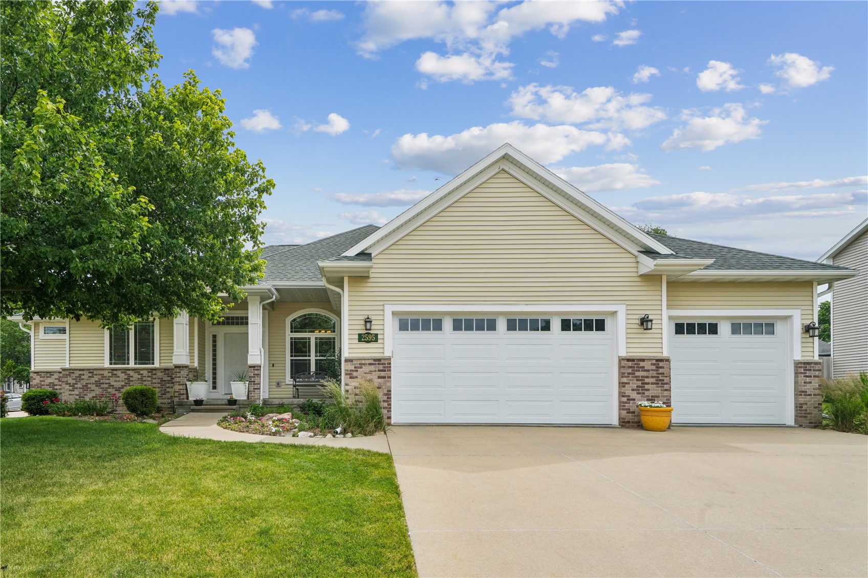 2595 Victoria Street Marion IA 52302