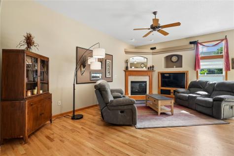 2595 Victoria Street Marion IA 52302