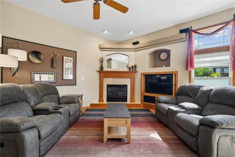 2595 Victoria Street Marion IA 52302