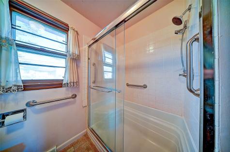 2106 42nd Street NE Cedar Rapids IA 52402