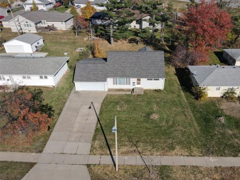 2106 42nd Street NE Cedar Rapids IA 52402