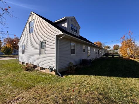 2106 42nd Street NE Cedar Rapids IA 52402