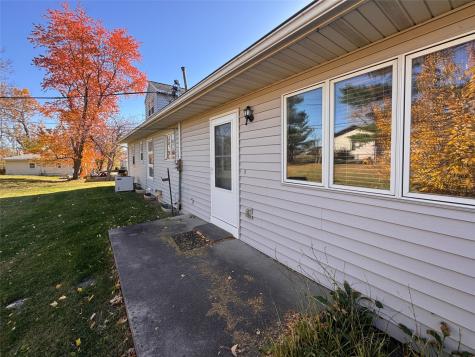 2106 42nd Street NE Cedar Rapids IA 52402