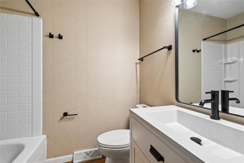 3632 Lynbrook Drive NE Cedar Rapids IA 52402