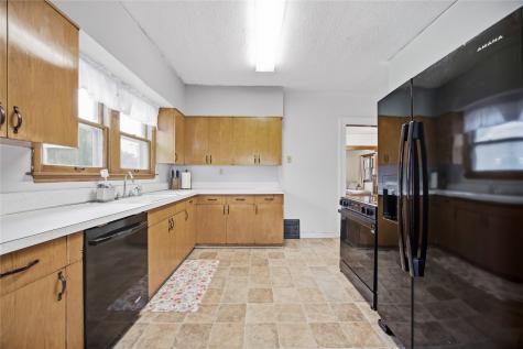 1724 J Avenue NE Cedar Rapids IA 52402