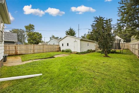 1724 J Avenue NE Cedar Rapids IA 52402