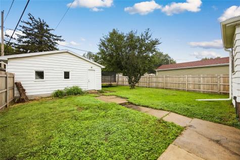 1724 J Avenue NE Cedar Rapids IA 52402