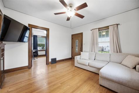 1724 J Avenue NE Cedar Rapids IA 52402
