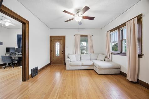 1724 J Avenue NE Cedar Rapids IA 52402