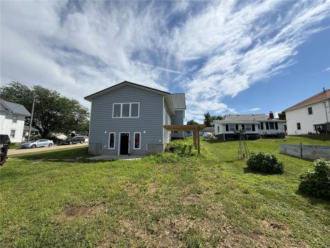 308 E 2nd Street Mechanicsville IA 52306
