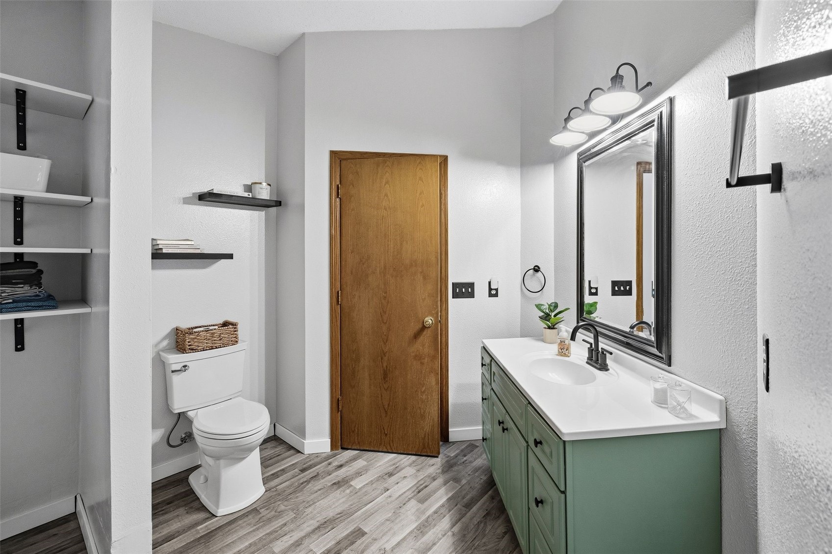 1095 E Main Street Robins IA 52328