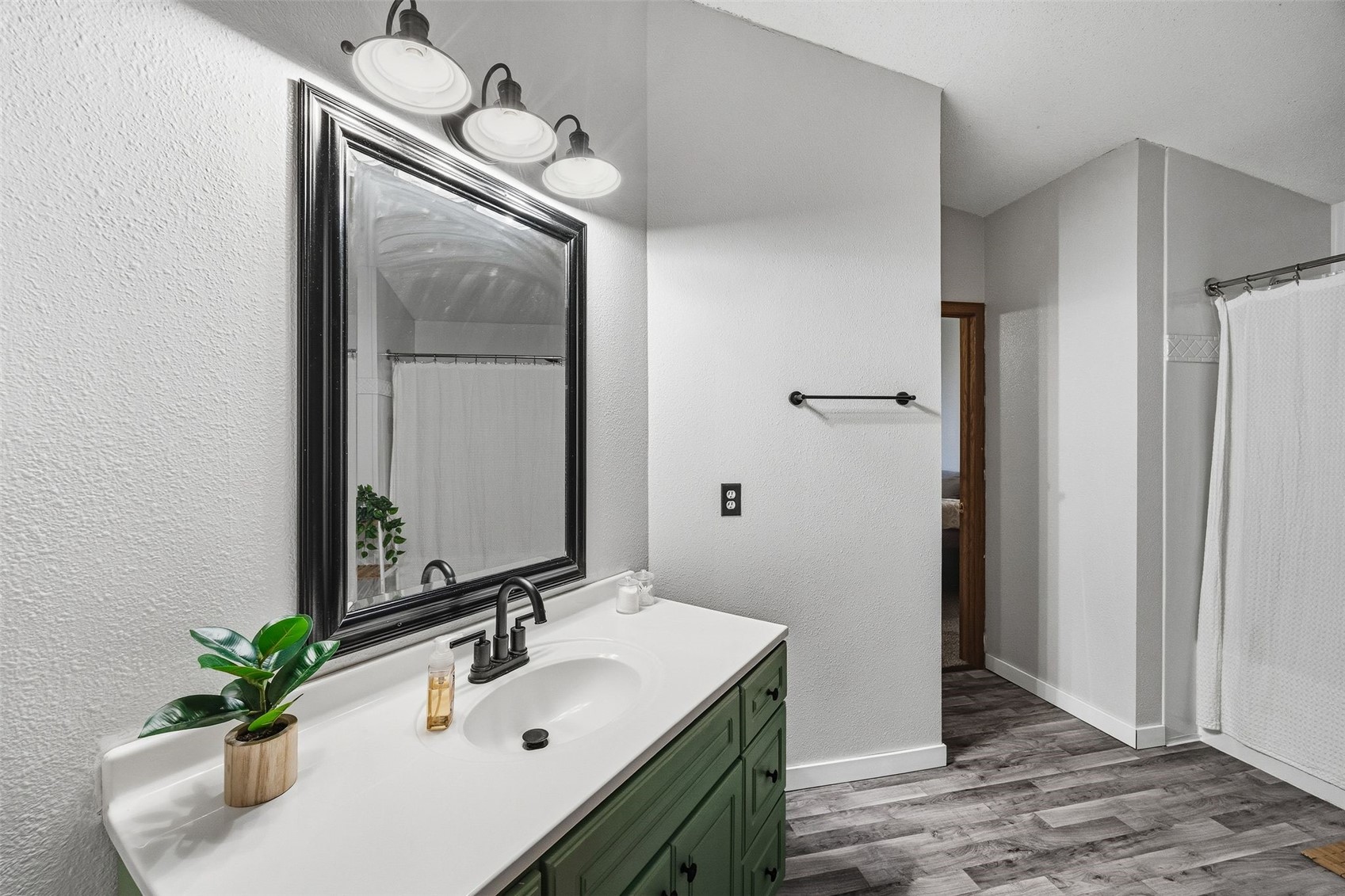 1095 E Main Street Robins IA 52328