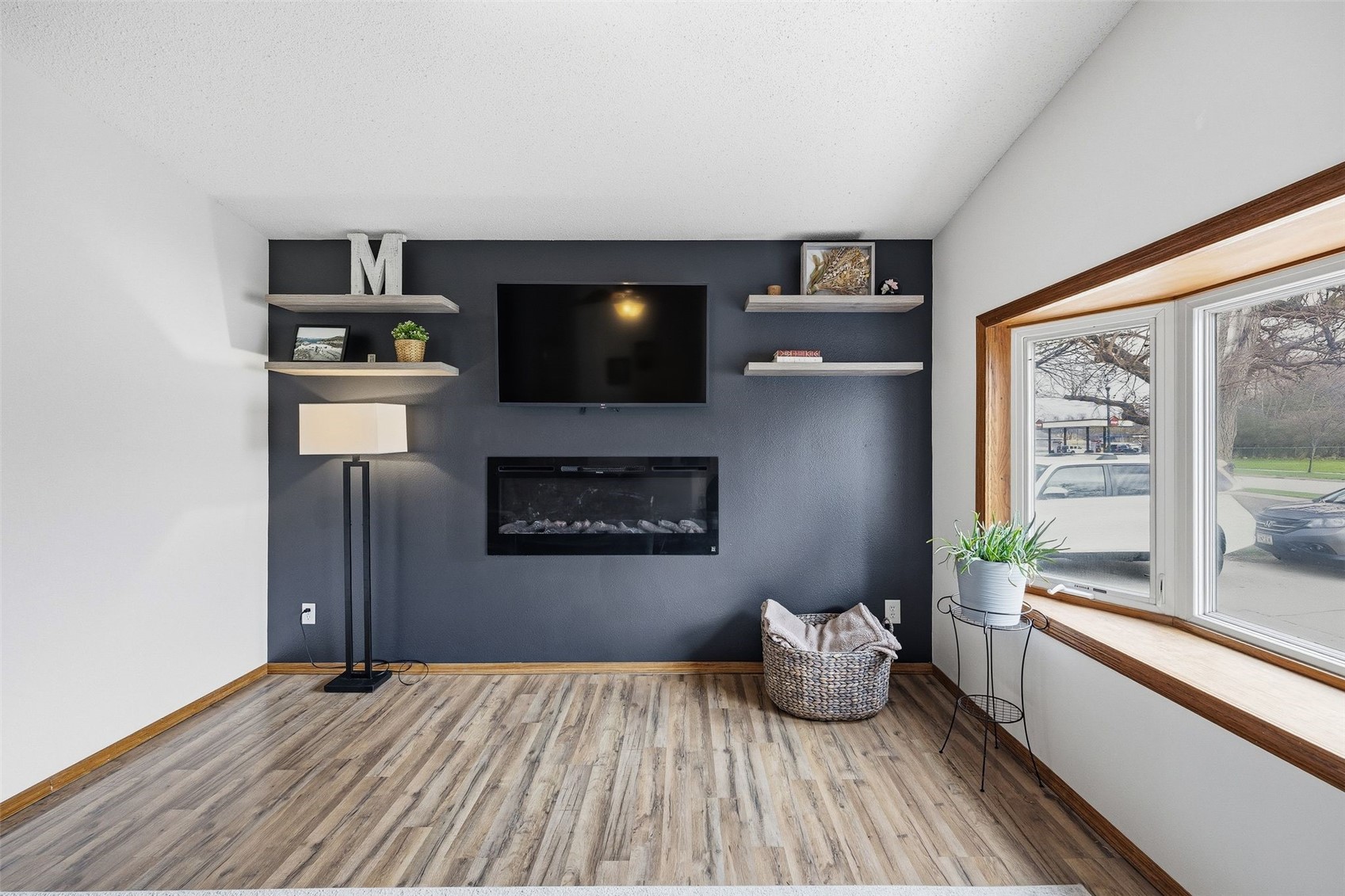 1095 E Main Street Robins IA 52328