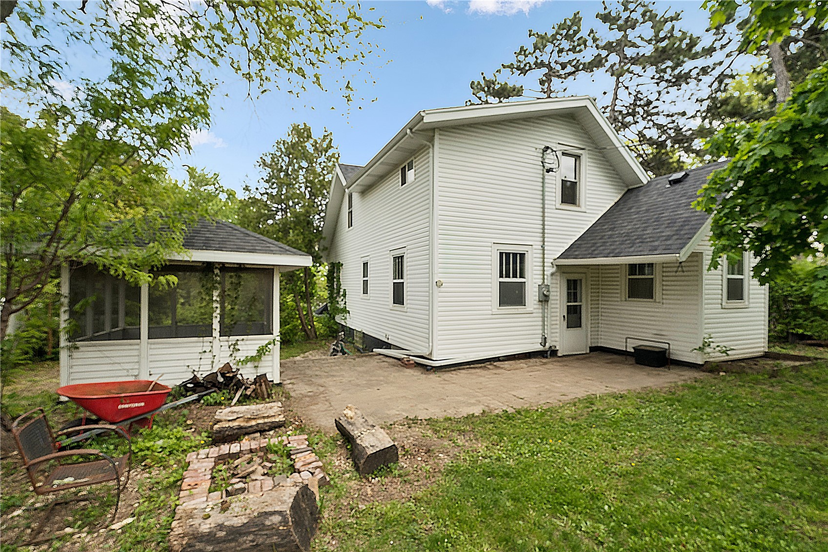 221 23rd Street NE Cedar Rapids IA 52402