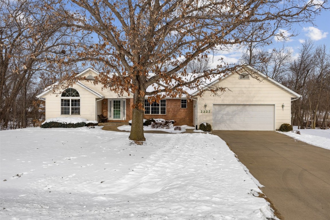 2327 Springbrook Drive Cedar Rapids IA 52411