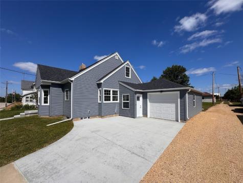 302 Walnut Olin IA 52320