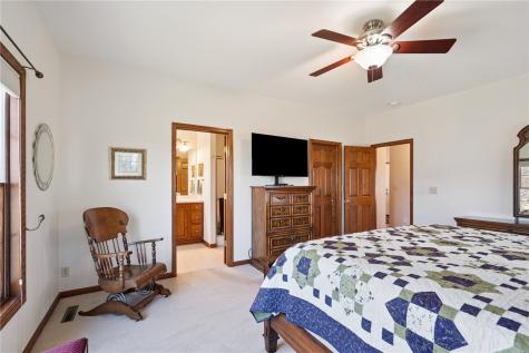418 Prairie View Drive Fairfax IA 52228