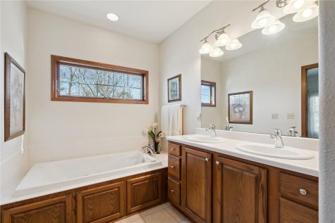 418 Prairie View Drive Fairfax IA 52228