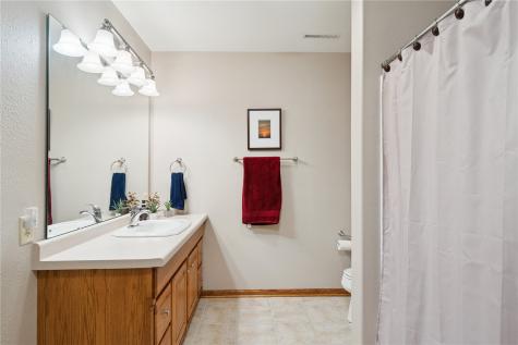 418 Prairie View Drive Fairfax IA 52228