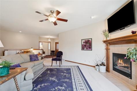418 Prairie View Drive Fairfax IA 52228