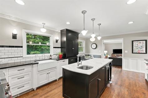 11 Lakeview Drive NE Iowa City IA 52240