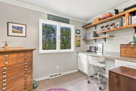 11 Lakeview Drive NE Iowa City IA 52240