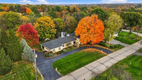 11 Lakeview Drive NE Iowa City IA 52240