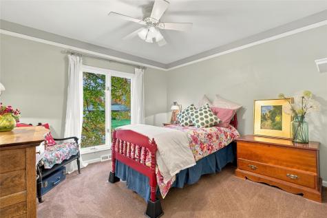11 Lakeview Drive NE Iowa City IA 52240