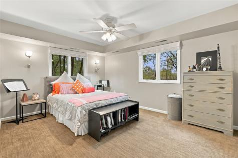 11 Lakeview Drive NE Iowa City IA 52240
