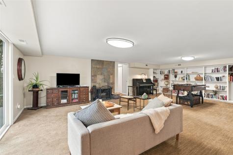 11 Lakeview Drive NE Iowa City IA 52240