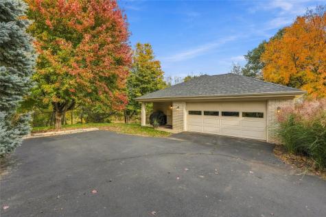 11 Lakeview Drive NE Iowa City IA 52240