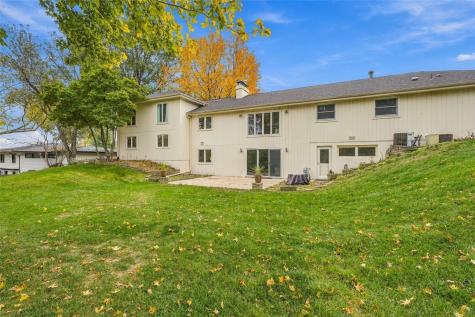11 Lakeview Drive NE Iowa City IA 52240