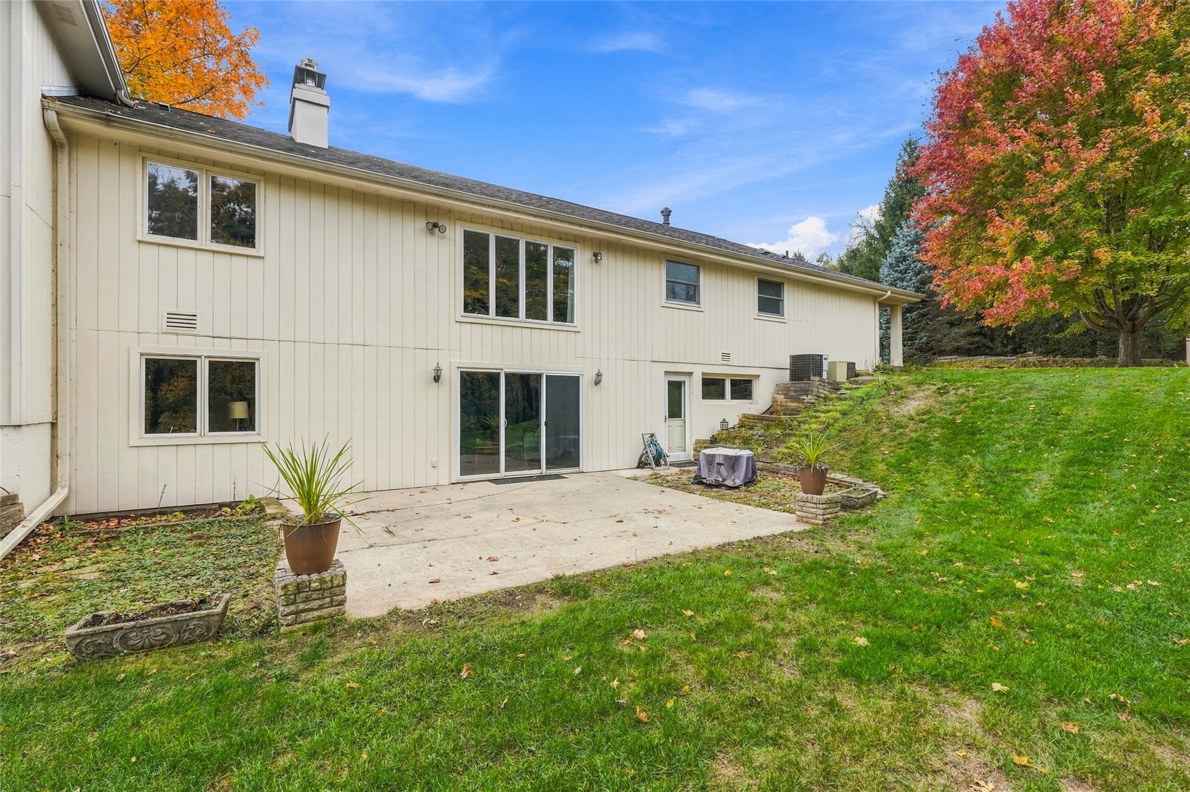 11 Lakeview Drive NE Iowa City IA 52240