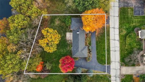11 Lakeview Drive NE Iowa City IA 52240